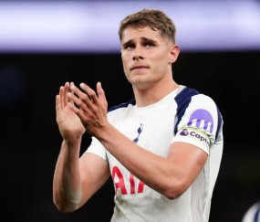 FBSports官方网站-范德文牵手英国模特艾拉，世界杯她将站队荷兰？